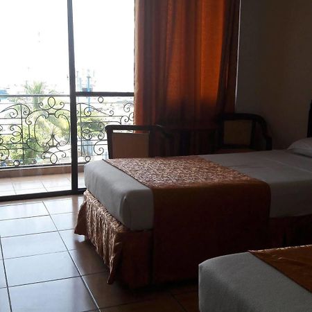 Don Felipe Hotel Ormoc Esterno foto
