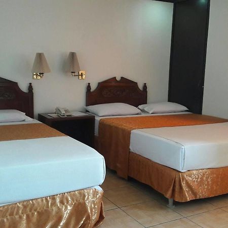 Don Felipe Hotel Ormoc Esterno foto