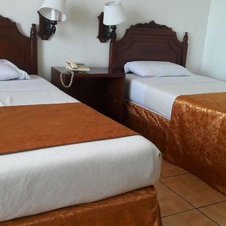 Don Felipe Hotel Ormoc Esterno foto