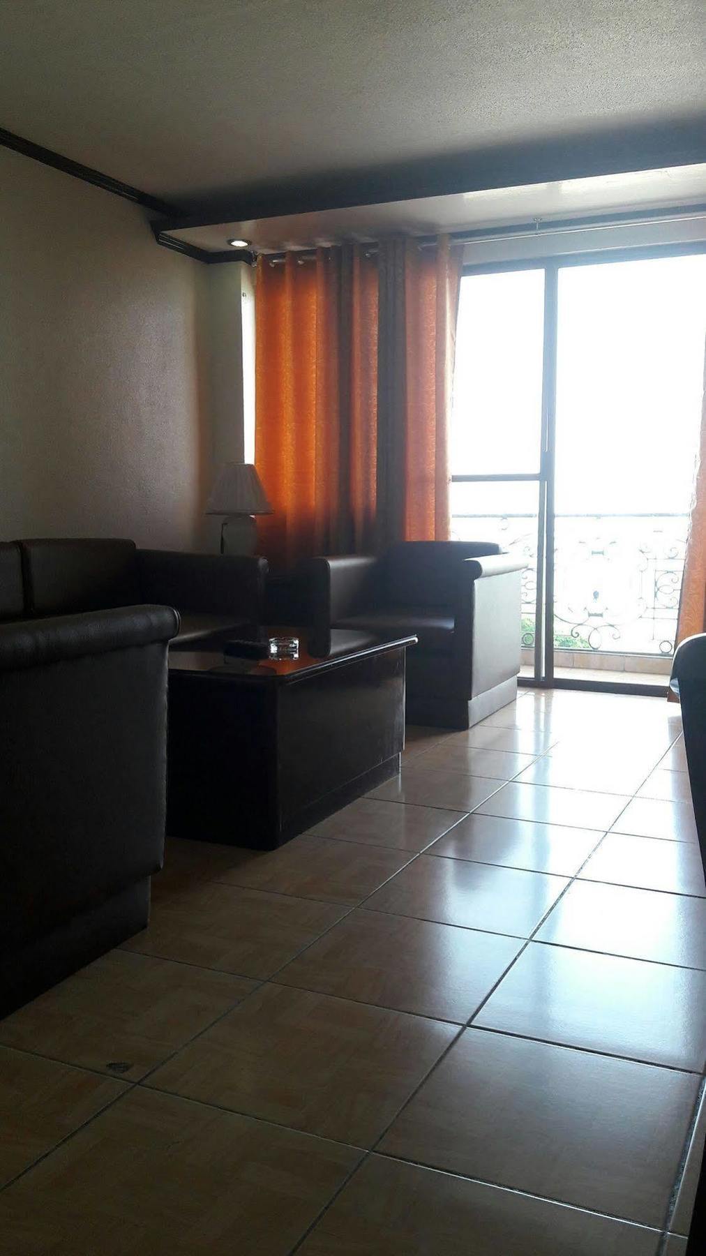 Don Felipe Hotel Ormoc Esterno foto
