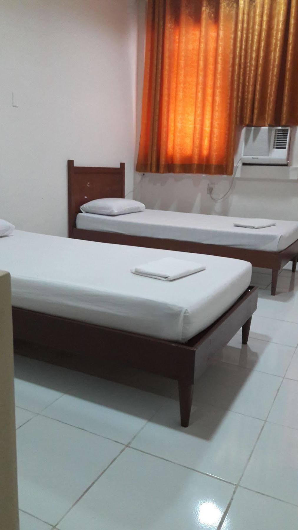 Don Felipe Hotel Ormoc Esterno foto